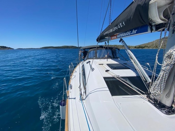 charter_biograd-sailboat-adriatic_sea